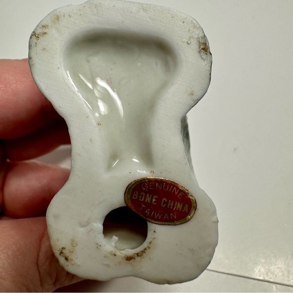 Vintage Terrier Dog With Basket figurine. Genuine Bone China Figurine. - Picture 7 of 10